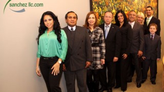 Empleados de Sanchez llc en su nueva oficina de Queens.