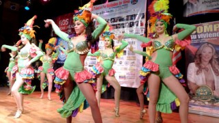 El folklore y los bailes de fantasía alegraron la teletón por Manizales que se realizó el domingo pasado en el restaurante y teatro Boulevard de Queens. Fotos Javier Castaño