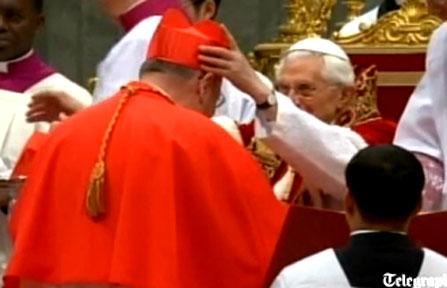 El papa y cardenal donal